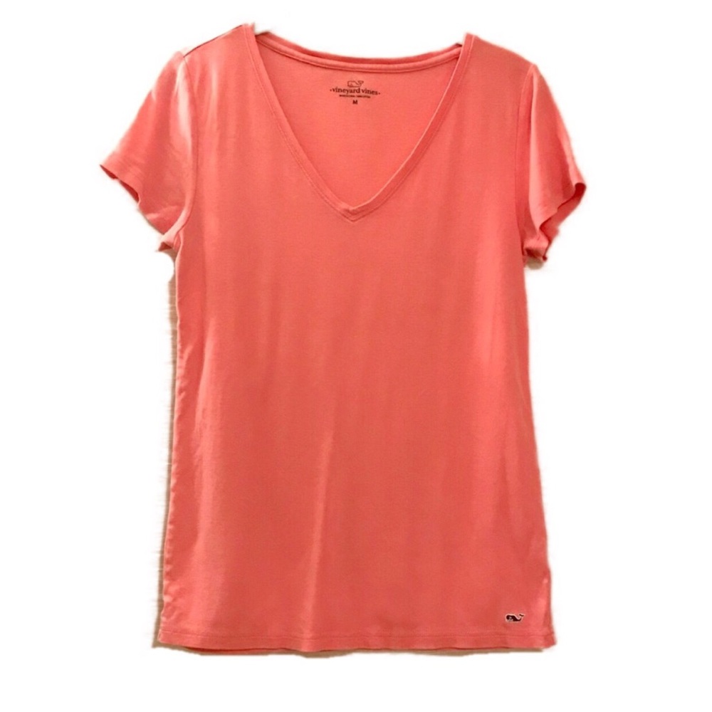 Vineyard Vines v-neck top 🐳